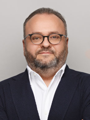Роман Попов